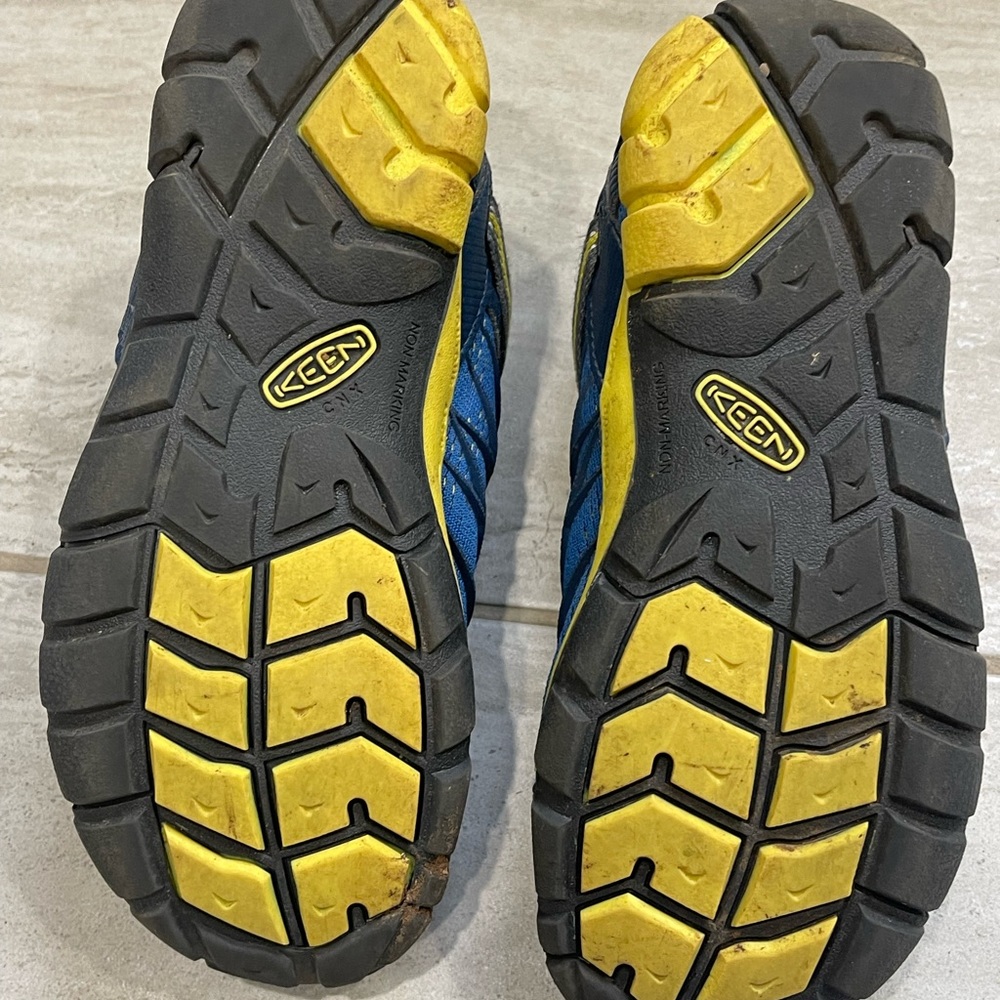 Keen kid hiking shoes